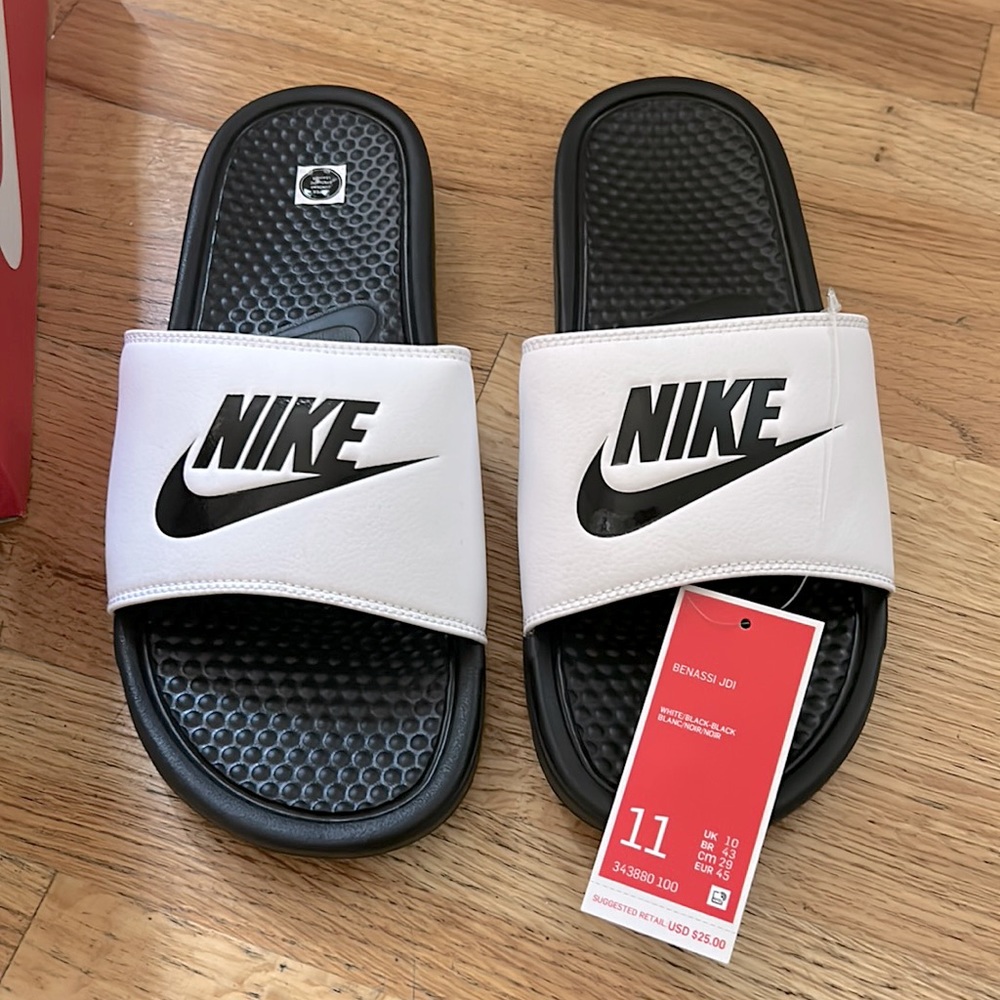NWT Nike Men’s Bennasi JDI Black & White Slides, size 11.
